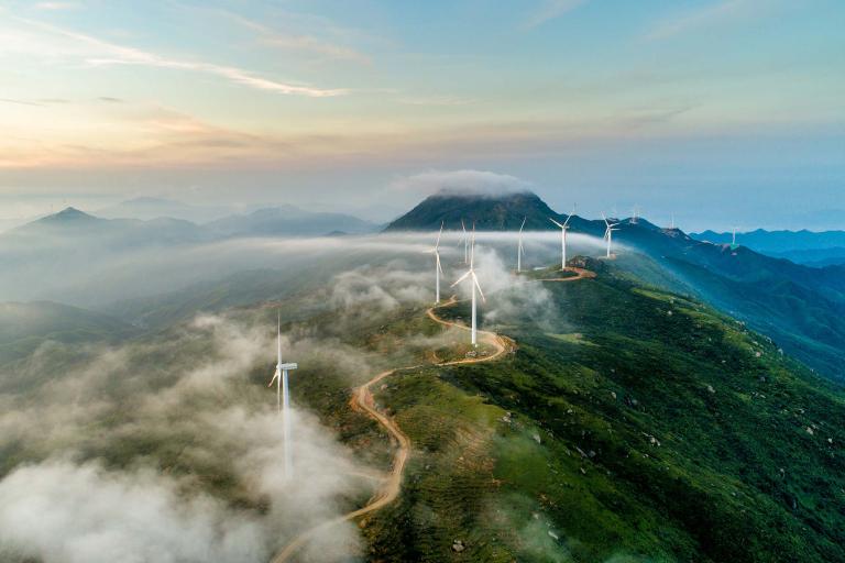 Paysage, montagnes, éoliennes